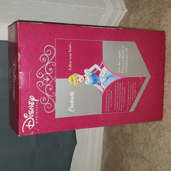 Cinderella porcelain keepsake doll - Picture 4 of 11